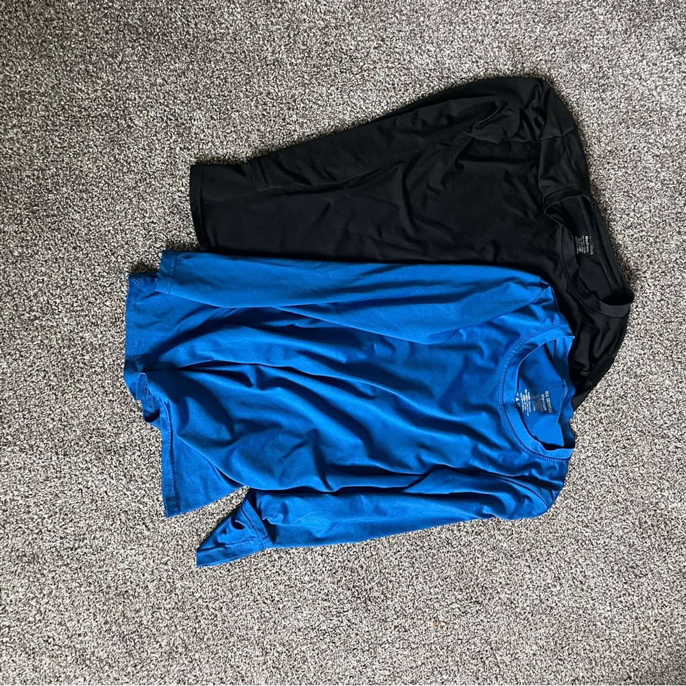 Athletic Long Sleeve Crewneck Tops in Black and Royal Blue